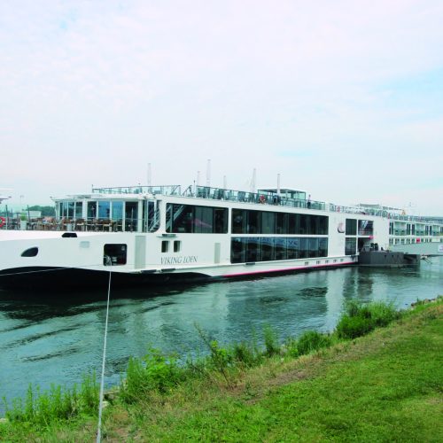 Flusskreuzfahrtschiff mit Hybridantrieb